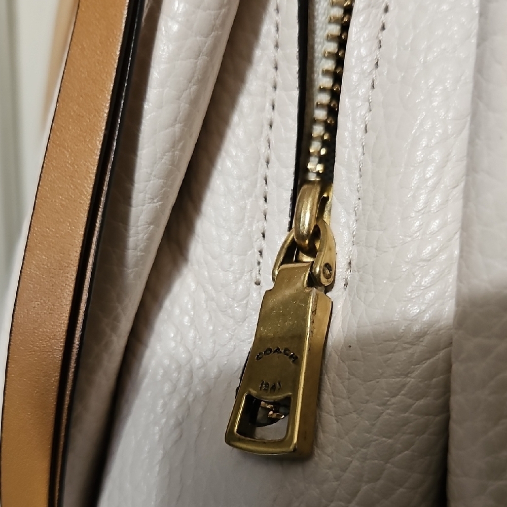 Coach EUC 1941 Harmony Hobo Colorblock Tan and White Shoulder Bag - Picture 4 of 16